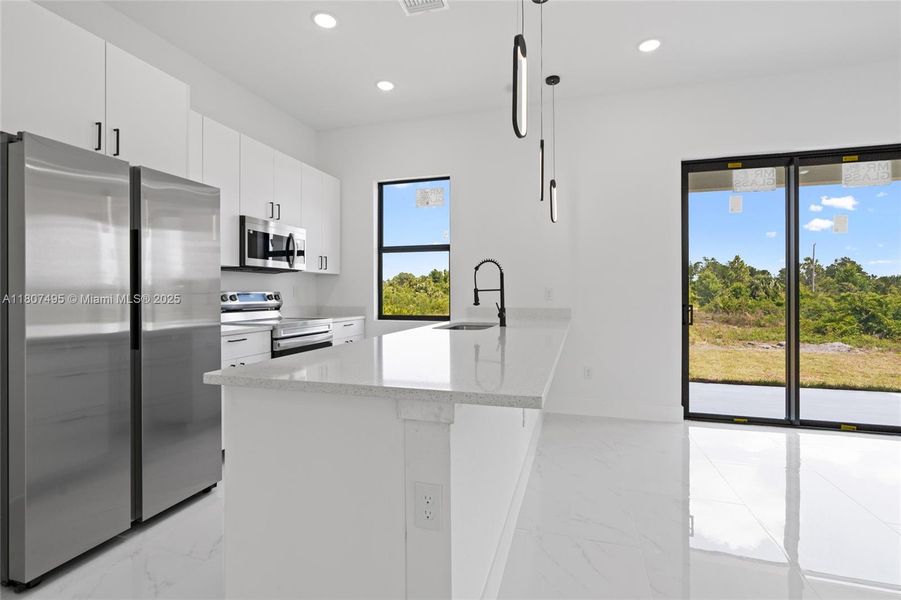 Spacious, unfurnished interior of a new home in , Lehigh Acres (Image 14).