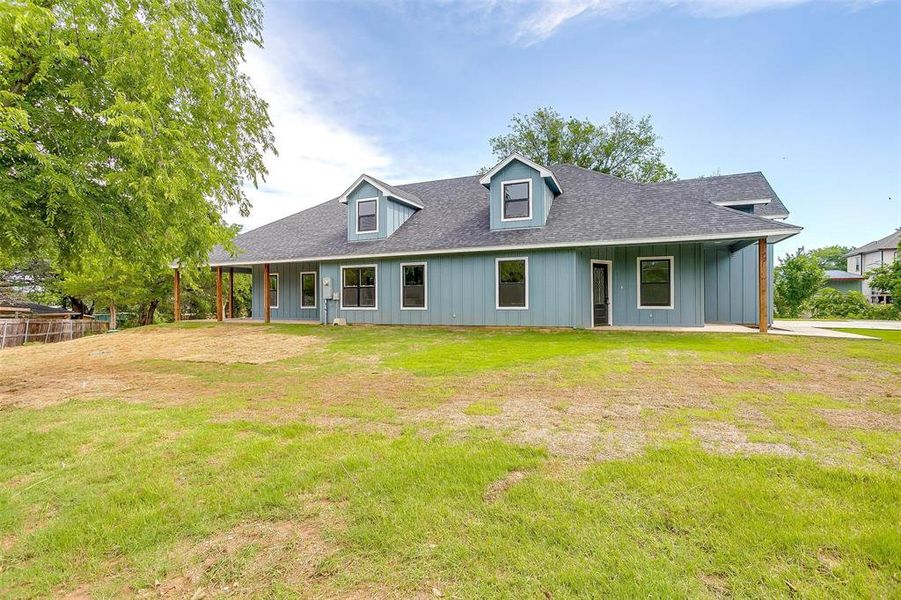 Exterior details and patio area of a home in , Granbury (Image 19).