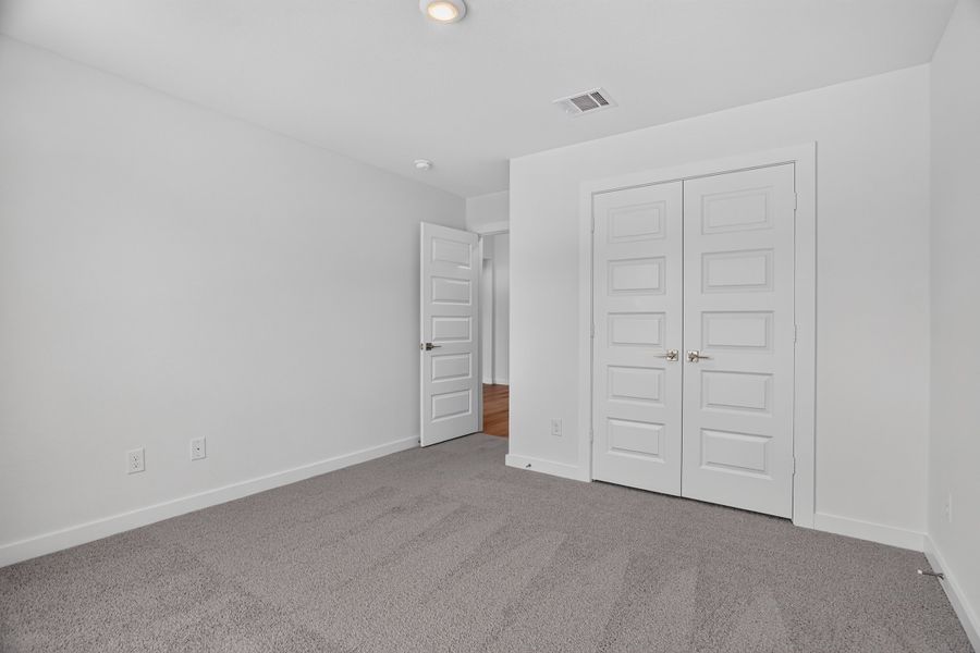 Spacious, unfurnished interior of a new home in Trail Creek, Cleburne (Image 39).