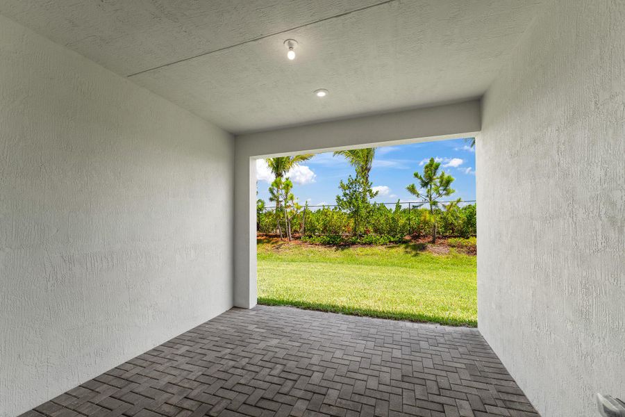 Image 16 of a home in Avila.