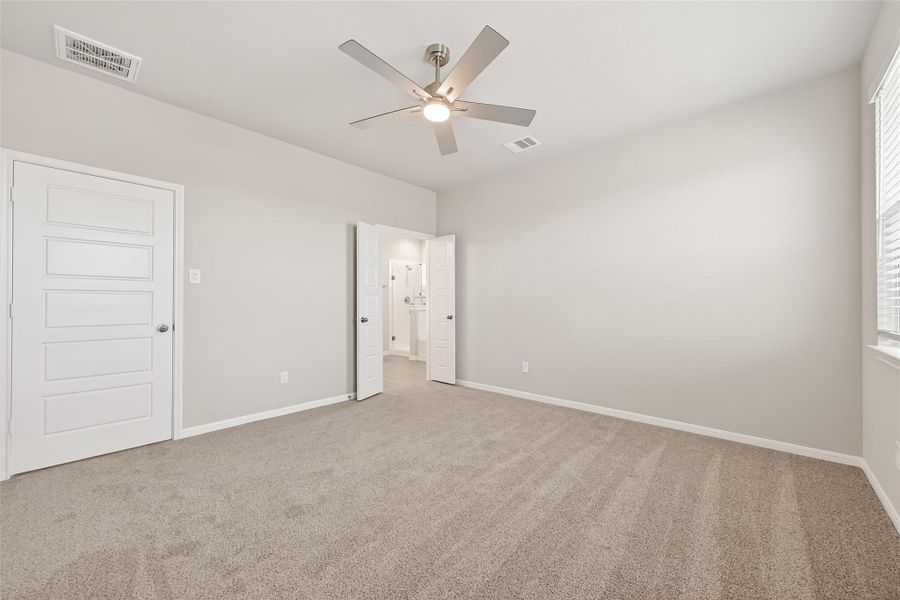 Spacious, unfurnished interior of a new home in , Brookshire (Image 41).