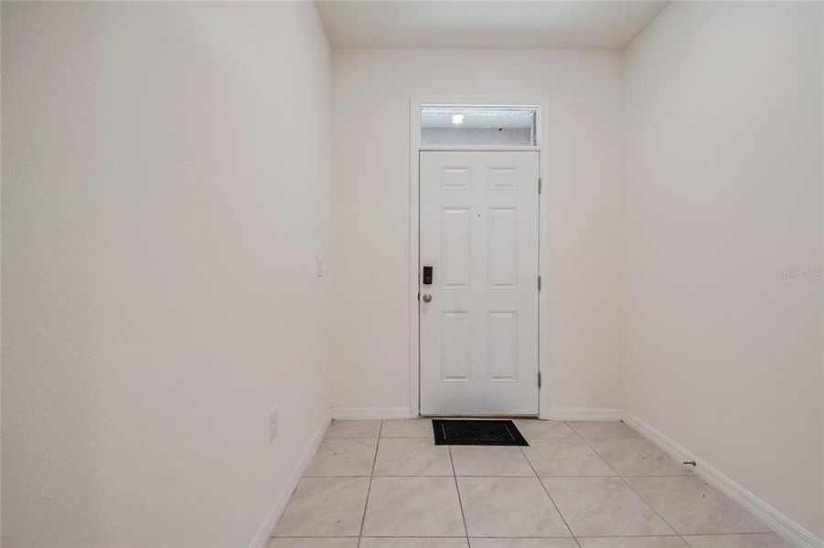 Spacious, unfurnished interior of a new home in , Howey-in-the-Hills (Image 13).