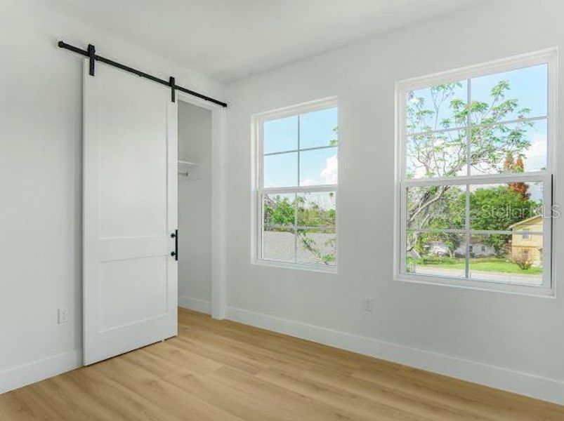 Spacious, unfurnished interior of a new home in , Oakland (Image 30).