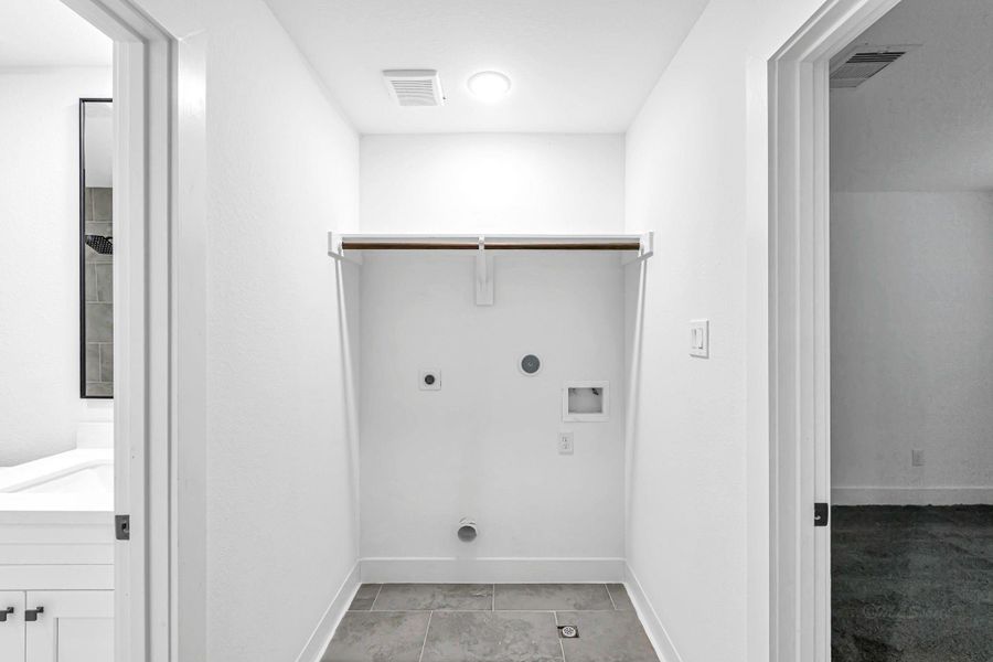 Spacious, unfurnished interior of a new home in , Hempstead (Image 22).