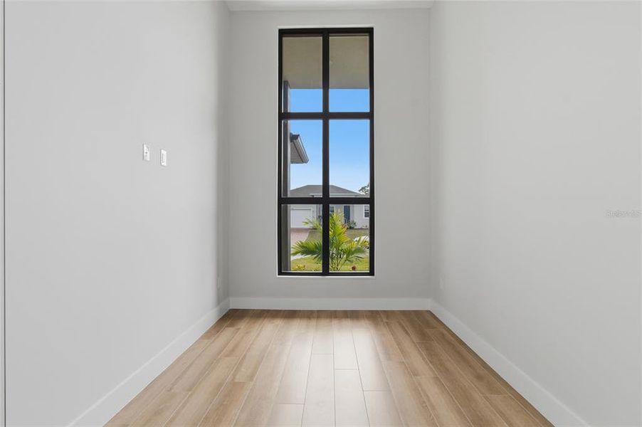 Spacious, unfurnished interior of a new home in , Port Charlotte (Image 34).