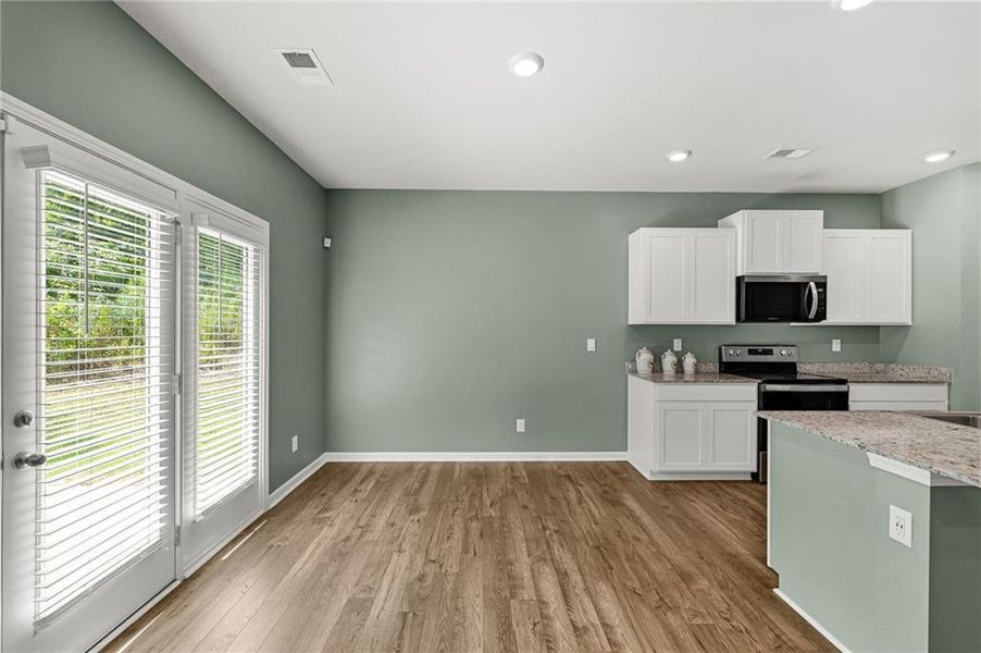 Furnished interior view inside a new home in , Dallas (Image 6).