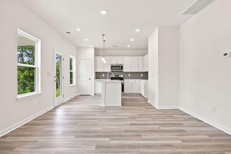 Spacious, unfurnished interior of a new home in Hampshire Hills, Columbia (Image 24).
