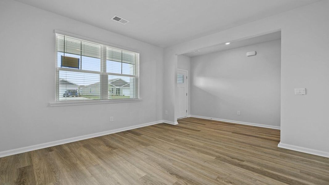 Spacious, unfurnished interior of a new home in Carolina Groves, Moncks Corner (Image 35).