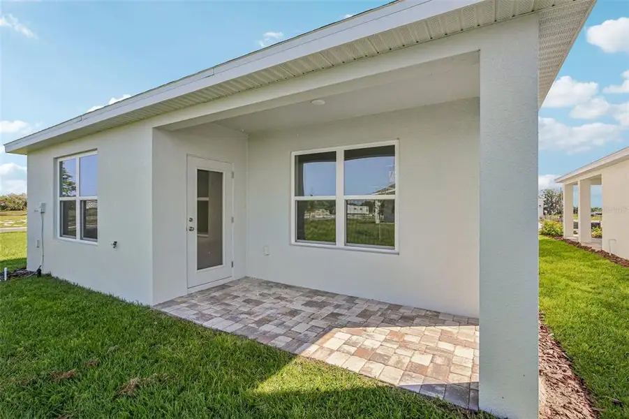 Exterior details and patio area of a home in Willowbrook North, Winter Haven (Image 3).