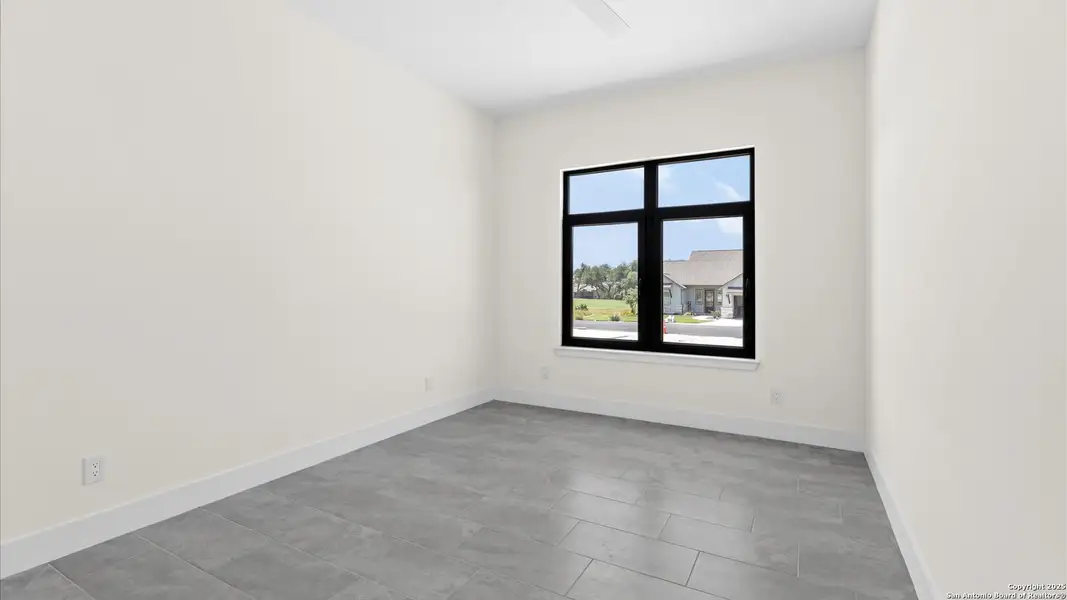 Spacious, unfurnished interior of a new home in , Blanco (Image 37).