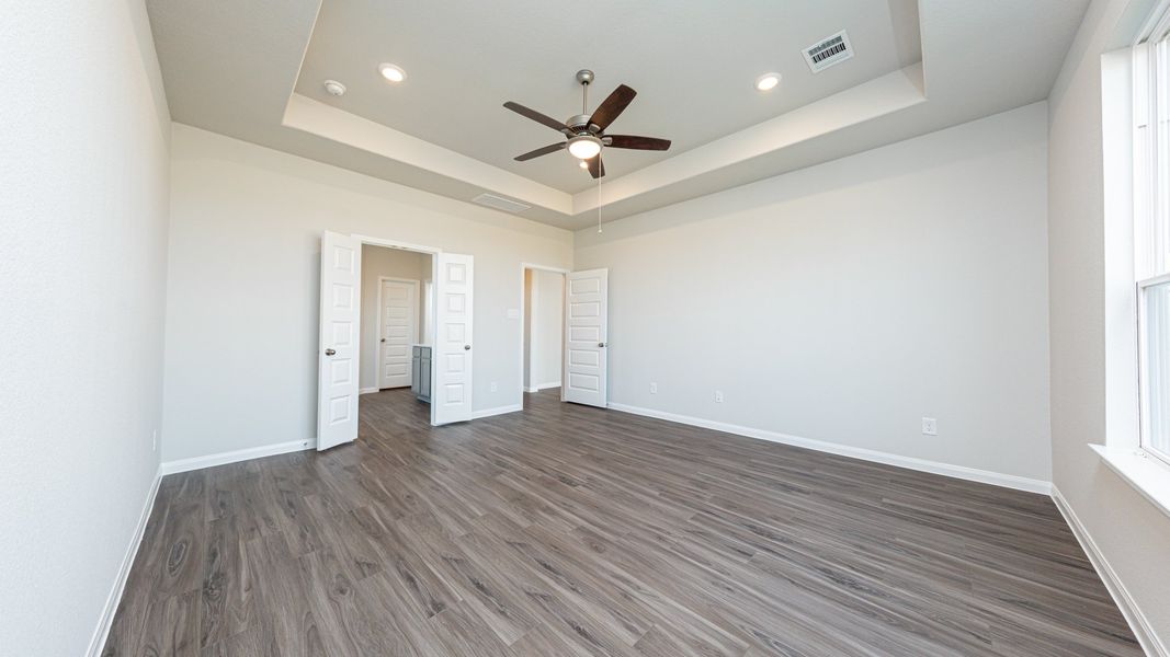 Representative unfurnished interior of a home built from the The Lakewood by Legend Homes in Cinco Lakes, San Antonio (Image 22). Representative unfurnished interior of a home built from the The Lakewood by Legend Homes in Cinco Lakes, San Antonio (Image 22).