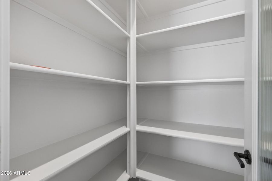 26)PANTRY