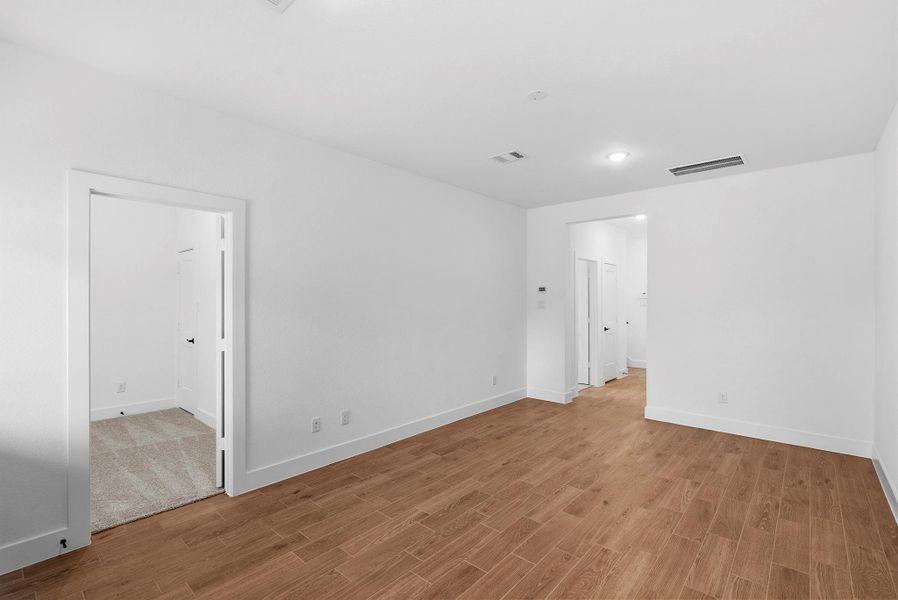 Spacious, unfurnished interior of a new home in Kresston, Montgomery (Image 26).