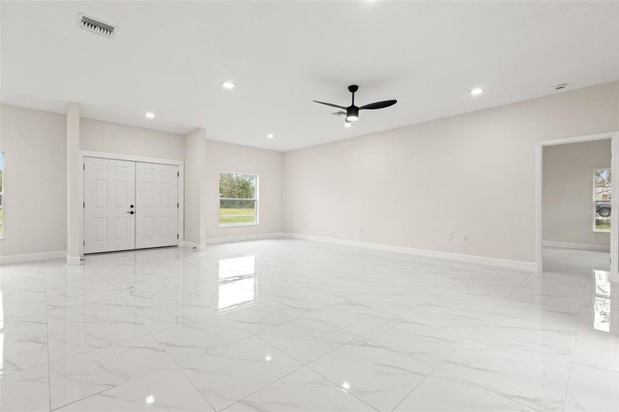 Spacious, unfurnished interior of a new home in , Weeki Wachee (Image 14).