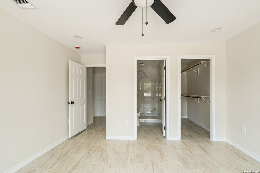 Spacious, unfurnished interior of a new home in , Del Rio (Image 20).