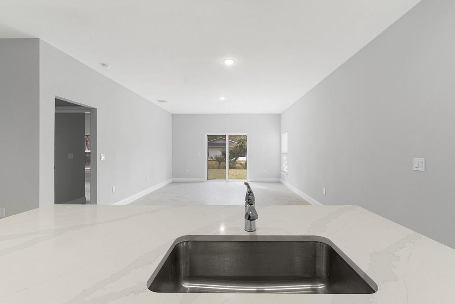 6215-4th-Ln-HigMedia-005-1280