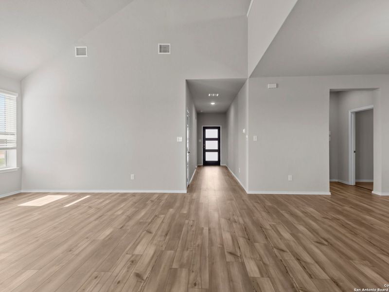 Spacious, unfurnished interior of a new home in Hannah Heights, Seguin (Image 16).