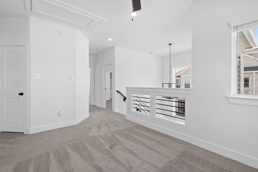 Spacious, unfurnished interior of a new home in Sienna, Missouri City (Image 33).