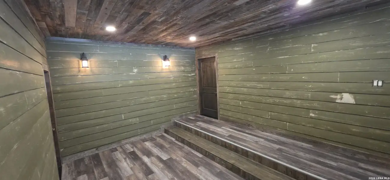 Image 83 of a home in .