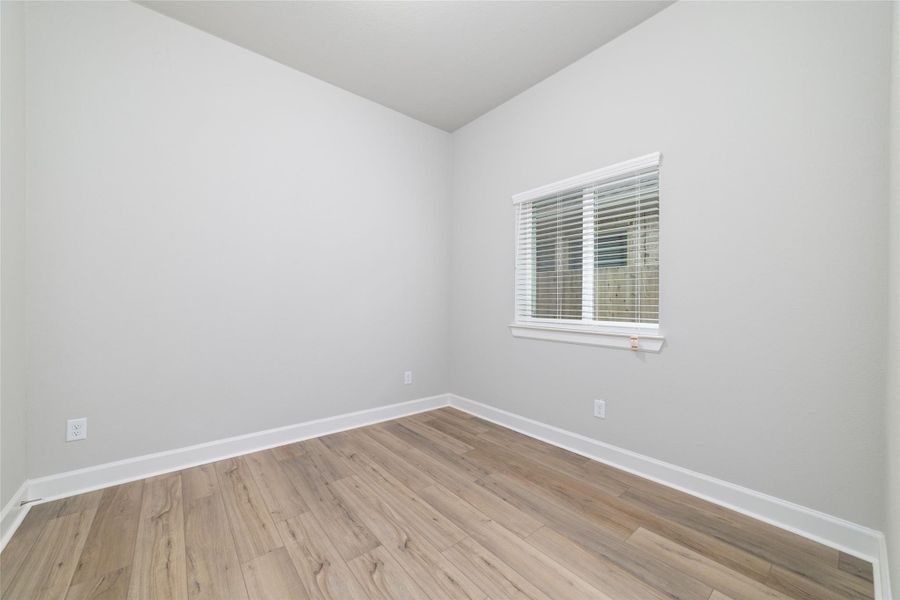 Spacious, unfurnished interior of a new home in Harvest Green - Reserve Collection, Richmond (Image 18).