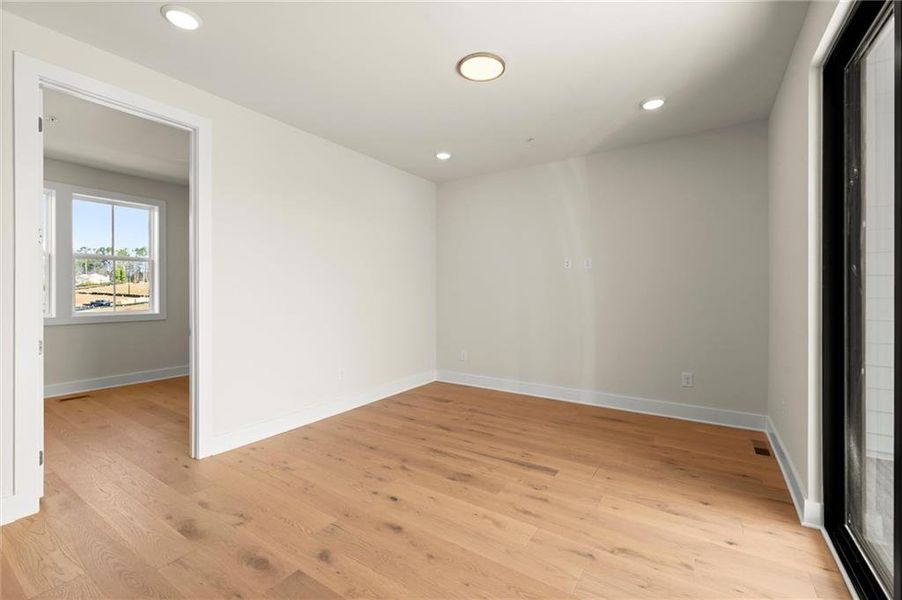 Spacious, unfurnished interior of a new home in , Alpharetta (Image 51).