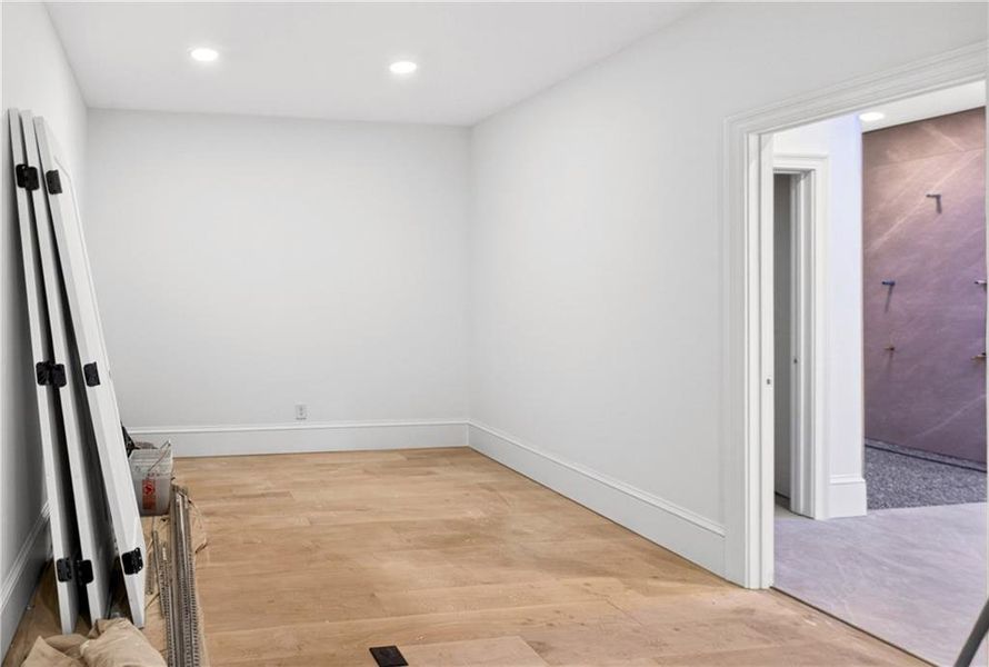 Spacious, unfurnished interior of a new home in , Atlanta (Image 18).