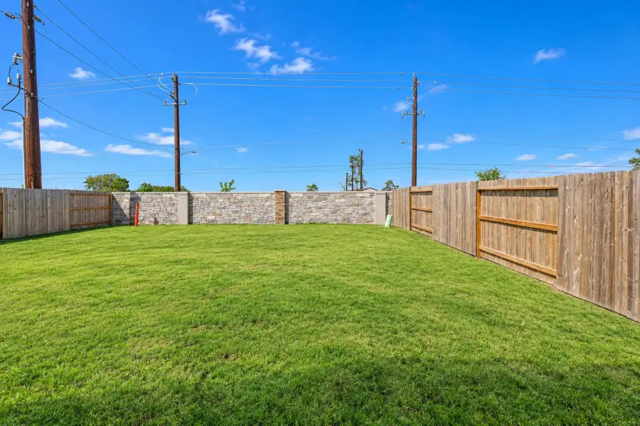 Exterior details and patio area of a home in Ashland, Houston (Image 4). Exterior details and patio area of a home in Ashland, Houston (Image 4).