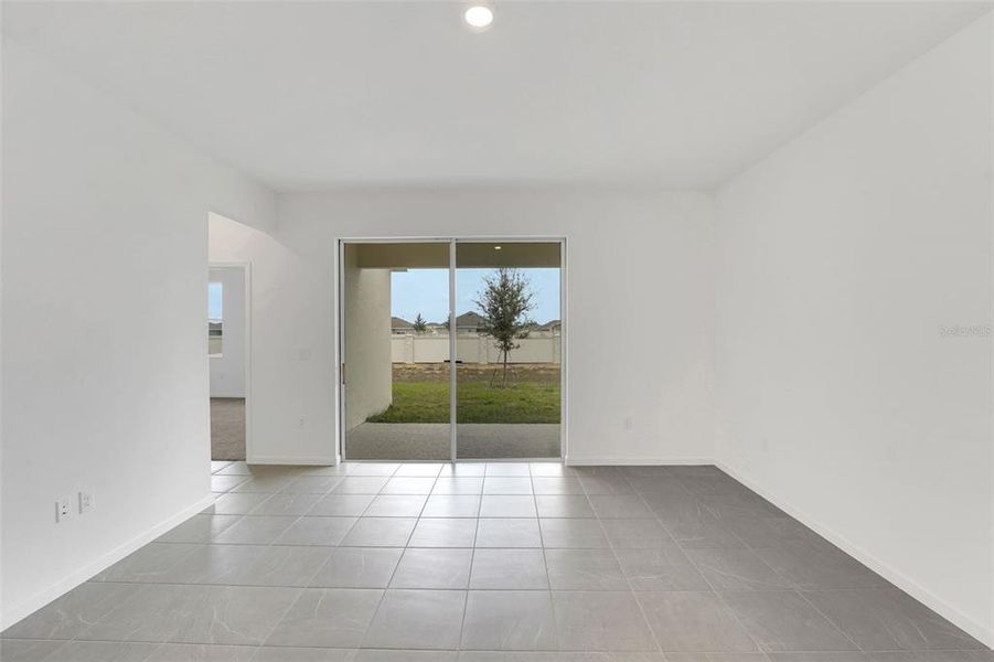Spacious, unfurnished interior of a new home in Cypress Park Estates, Haines City (Image 14).