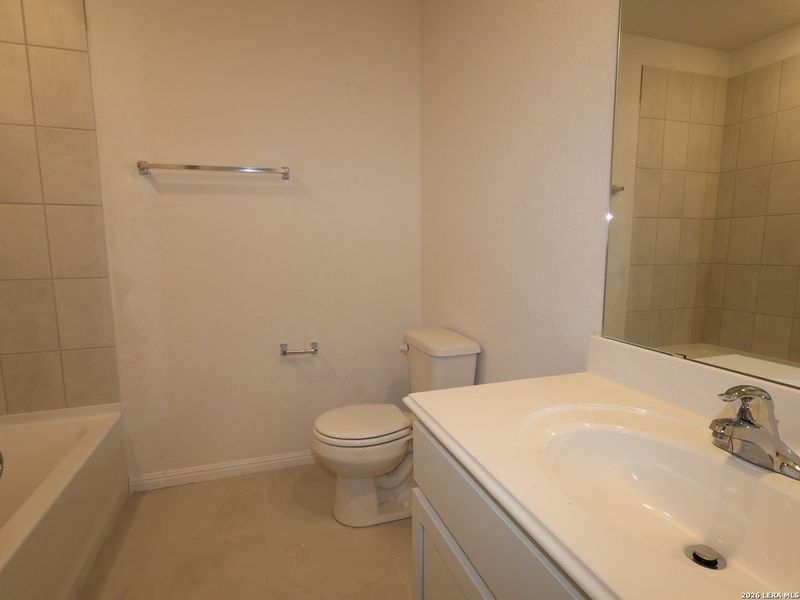 Image 24 of a home in Cinco Lakes.