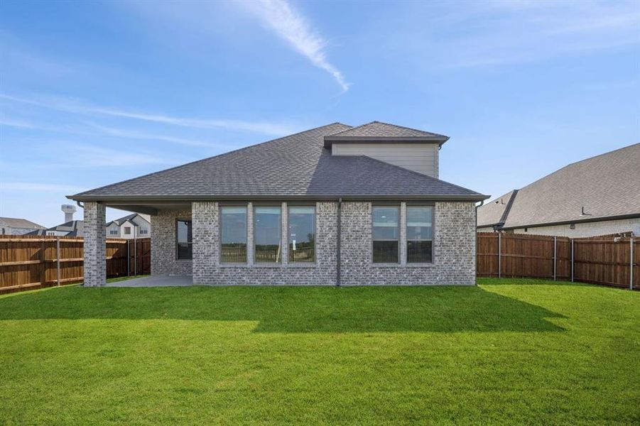 Exterior details and patio area of a home in Elevon, Lavon (Image 27).