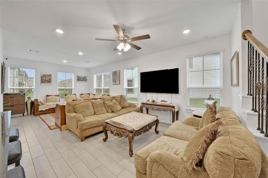 Furnished interior view inside a new home in , Tomball (Image 11).