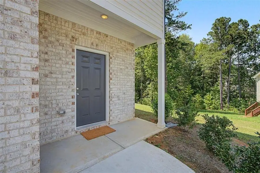Exterior details and patio area of a home in Deer Creek, Temple (Image 3).