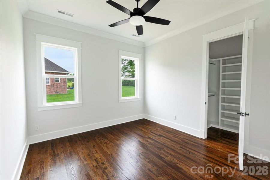 Spacious, unfurnished interior of a new home in , Shelby (Image 28).