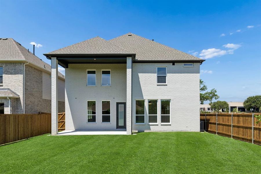 Exterior details and patio area of a home in Cambridge Manor, North Richland Hills (Image 4).