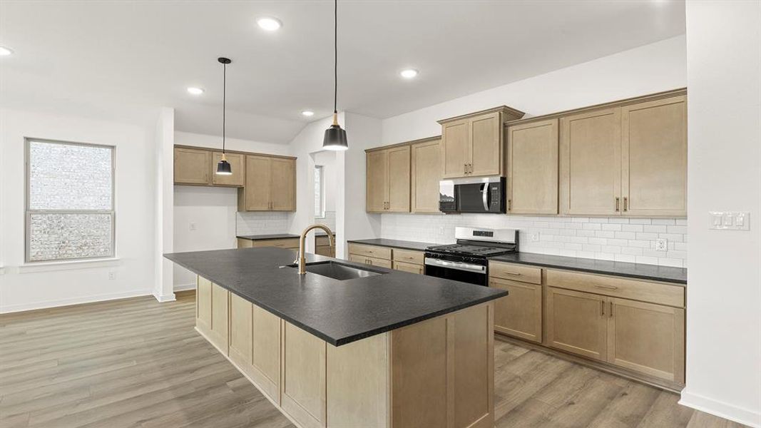 10. 1331 Burgess - Kitchen (2) 10. 1331 Burgess - Kitchen (2)