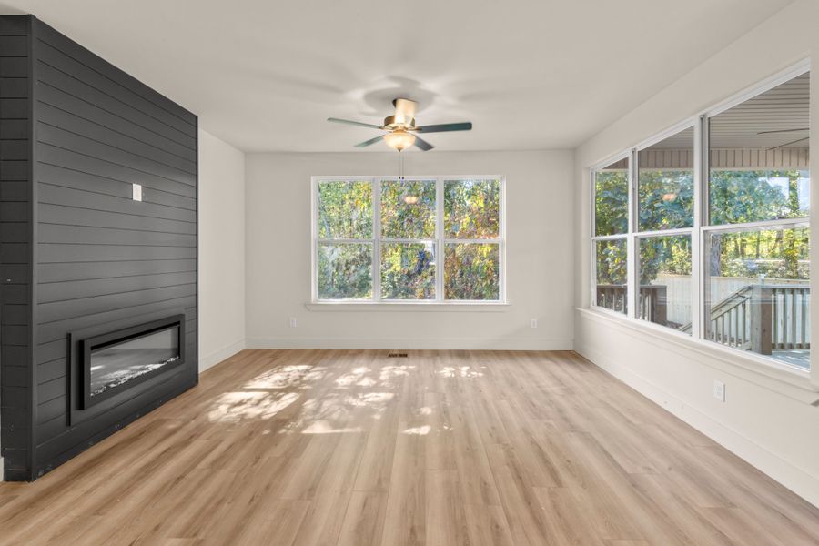Spacious, unfurnished interior of a new home in Cambria, White House (Image 10).