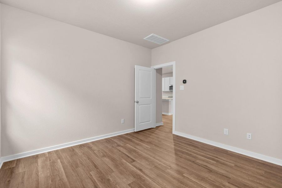 Spacious, unfurnished interior of a new home in Westridge Cove 40', Panorama Village (Image 16).