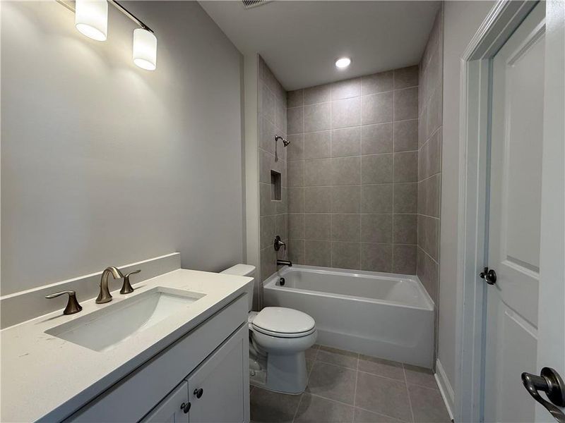 Furnished interior view inside a new home in Echols Farm, Hiram (Image 11).