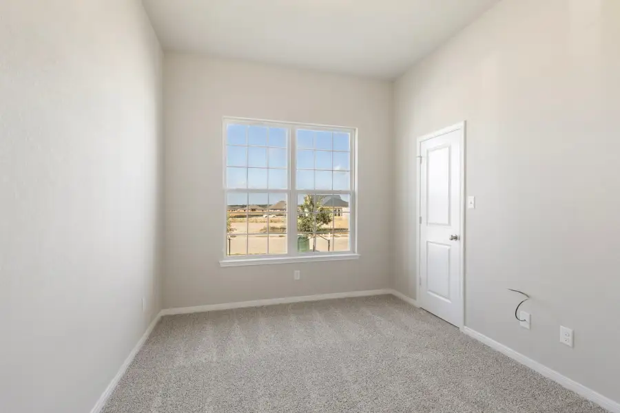 Spacious, unfurnished interior of a new home in South Fork, Waco (Image 10).