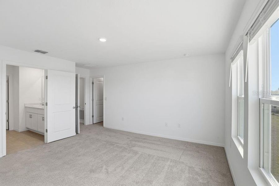 Spacious, unfurnished interior of a new home in Marion Creek, Haines City (Image 38).