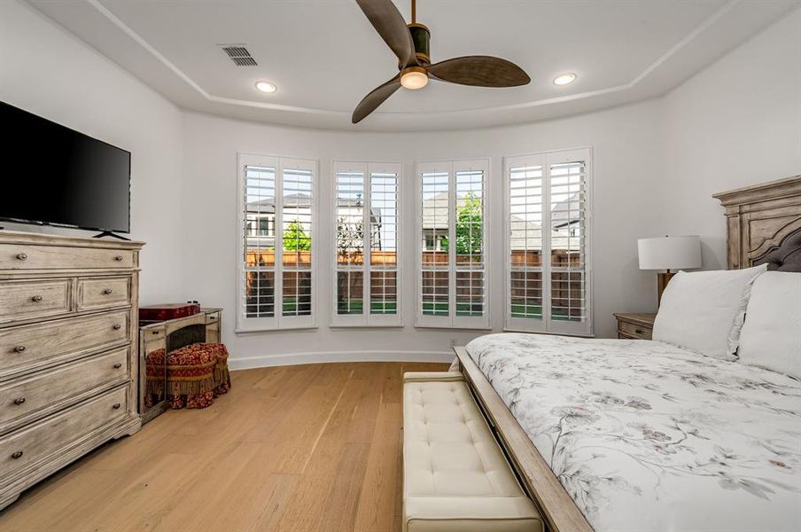 Furnished interior view inside a new home in Fields 50', Frisco (Image 25).