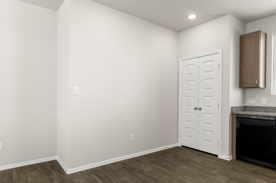 Spacious, unfurnished interior of a new home in Harvest Ridge, Elgin (Image 21).
