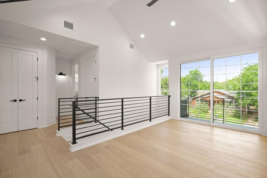 Spacious, unfurnished interior of a new home in , Austin (Image 19).