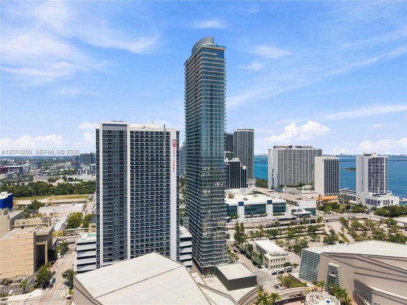 Condo located in Miami, FL showcasing its design and architecture (Image 25).