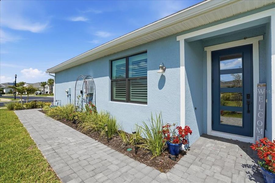 Exterior details and patio area of a home in , Venice (Image 4).