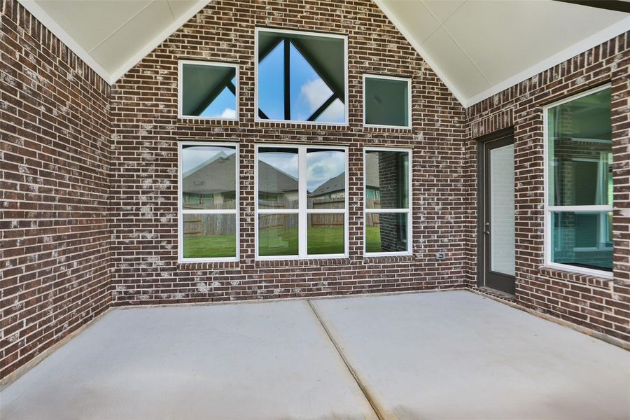 Exterior details and patio area of a home in Brookewater, Rosenberg (Image 3). Exterior details and patio area of a home in Brookewater, Rosenberg (Image 3).