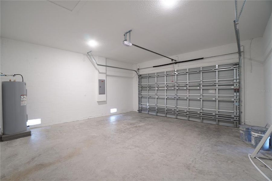 Spacious, unfurnished interior of a new home in , Placida (Image 44).