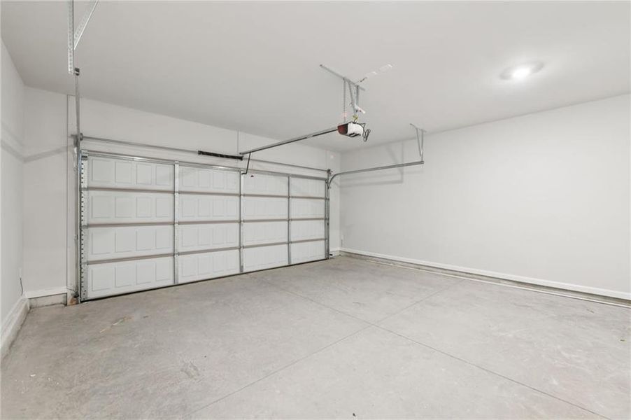 Spacious, unfurnished interior of a new home in Hamilton Lakes, Lawrenceville (Image 40).