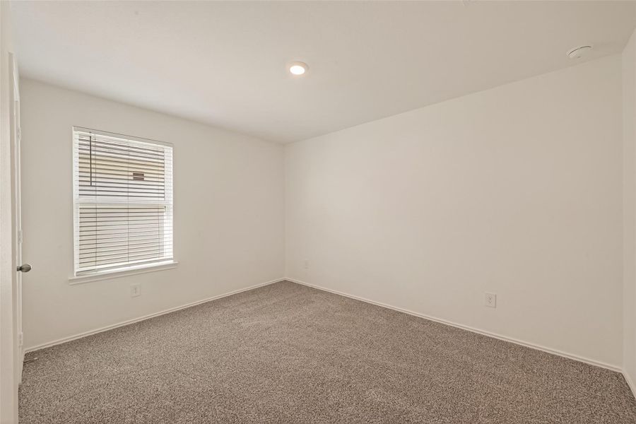 Spacious, unfurnished interior of a new home in Windstone on the Prairie, Richmond (Image 43).