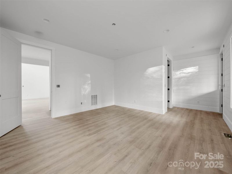 Spacious, unfurnished interior of a new home in , Lake Toxaway (Image 25). Spacious, unfurnished interior of a new home in , Lake Toxaway (Image 25).